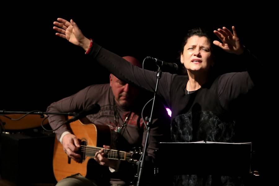 Iva Bittová řádila v Hodoníně, doprovodili ji Čikori