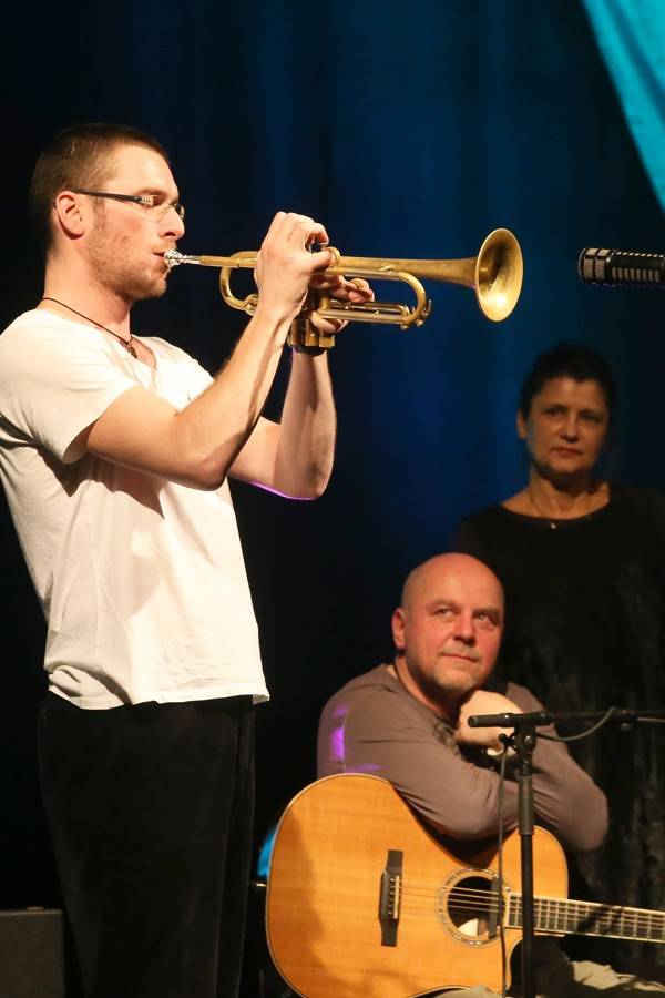 Iva Bittová řádila v Hodoníně, doprovodili ji Čikori