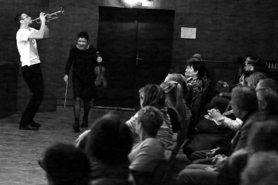 Iva Bittová řádila v Hodoníně, doprovodili ji Čikori