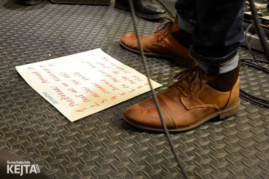 Škwor si vyzkoušeli komorní prostředí, zahráli akustický set