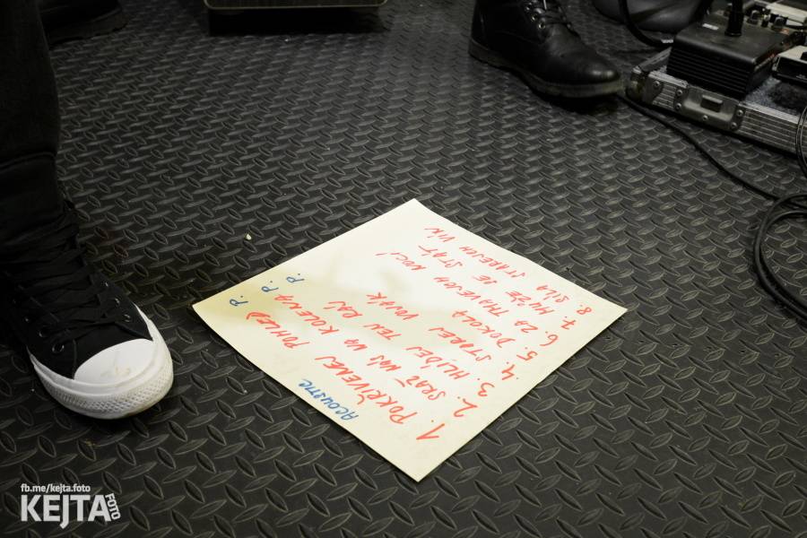 Škwor si vyzkoušeli komorní prostředí, zahráli akustický set