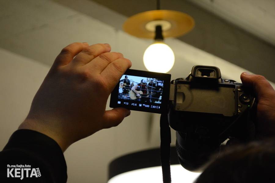 Škwor si vyzkoušeli komorní prostředí, zahráli akustický set