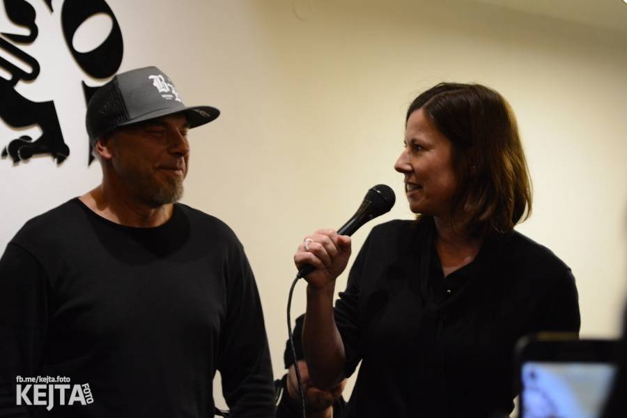 Škwor si vyzkoušeli komorní prostředí, zahráli akustický set