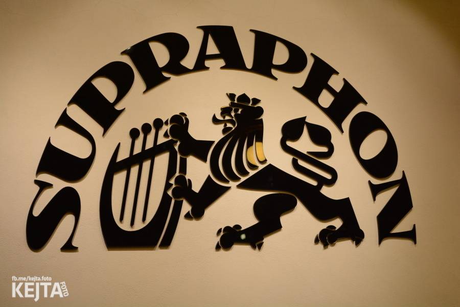 Škwor si vyzkoušeli komorní prostředí, zahráli akustický set