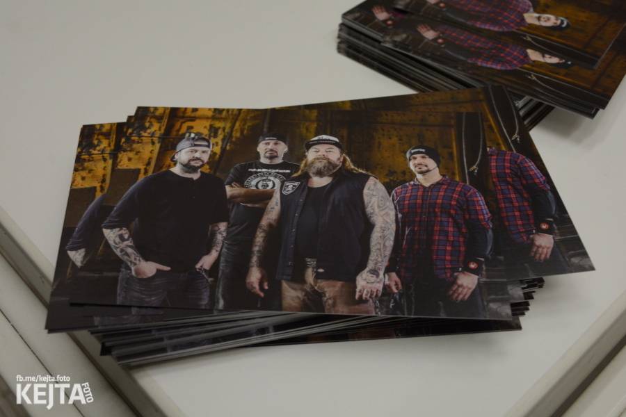 Škwor si vyzkoušeli komorní prostředí, zahráli akustický set