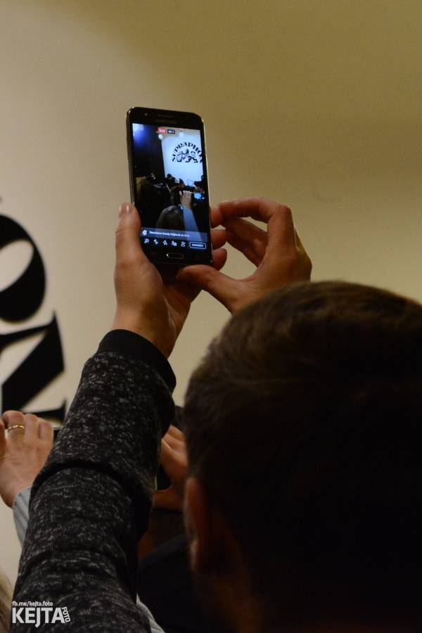 Škwor si vyzkoušeli komorní prostředí, zahráli akustický set