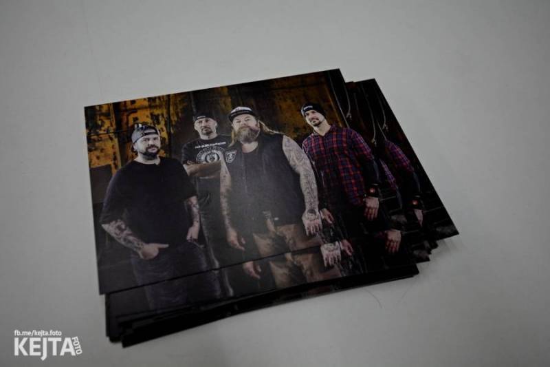 Škwor si vyzkoušeli komorní prostředí, zahráli akustický set