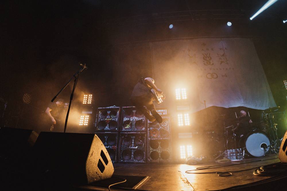 Architects přivedli své fanoušky do metalcoreového tranzu, pomohli jim While She Sleeps