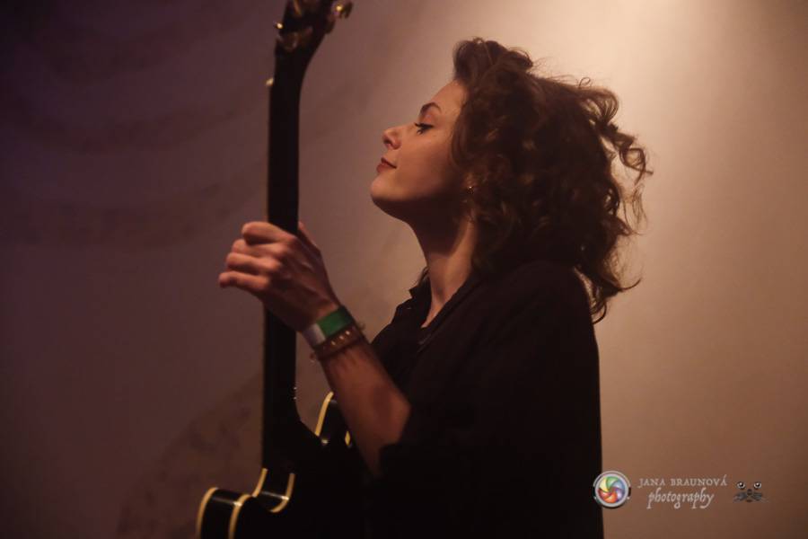 Thom Artway a teepee zavítali do plzeňského klubu Buena Vista