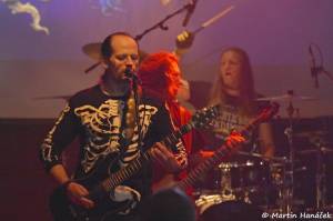 V Divadle Pod Lampou zněly ostré kytary, vystoupili Middledark a Search and Destroy