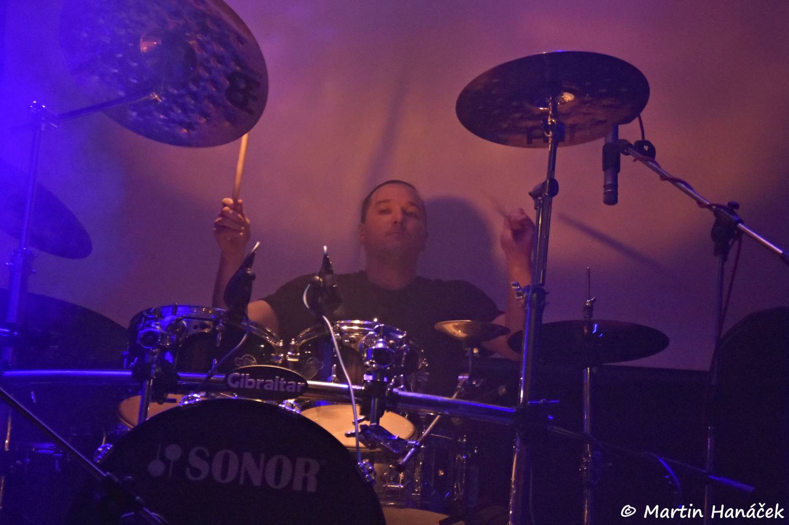 V Divadle Pod Lampou zněly ostré kytary, vystoupili Middledark a Search and Destroy