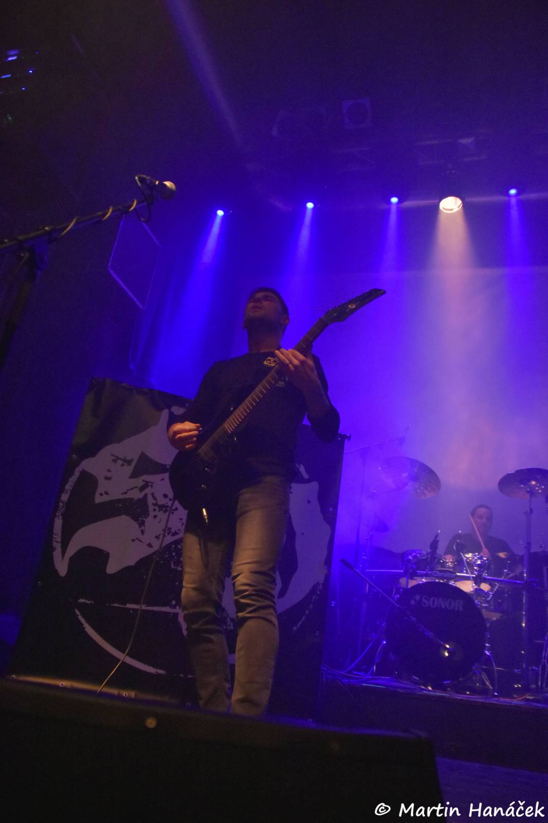 V Divadle Pod Lampou zněly ostré kytary, vystoupili Middledark a Search and Destroy