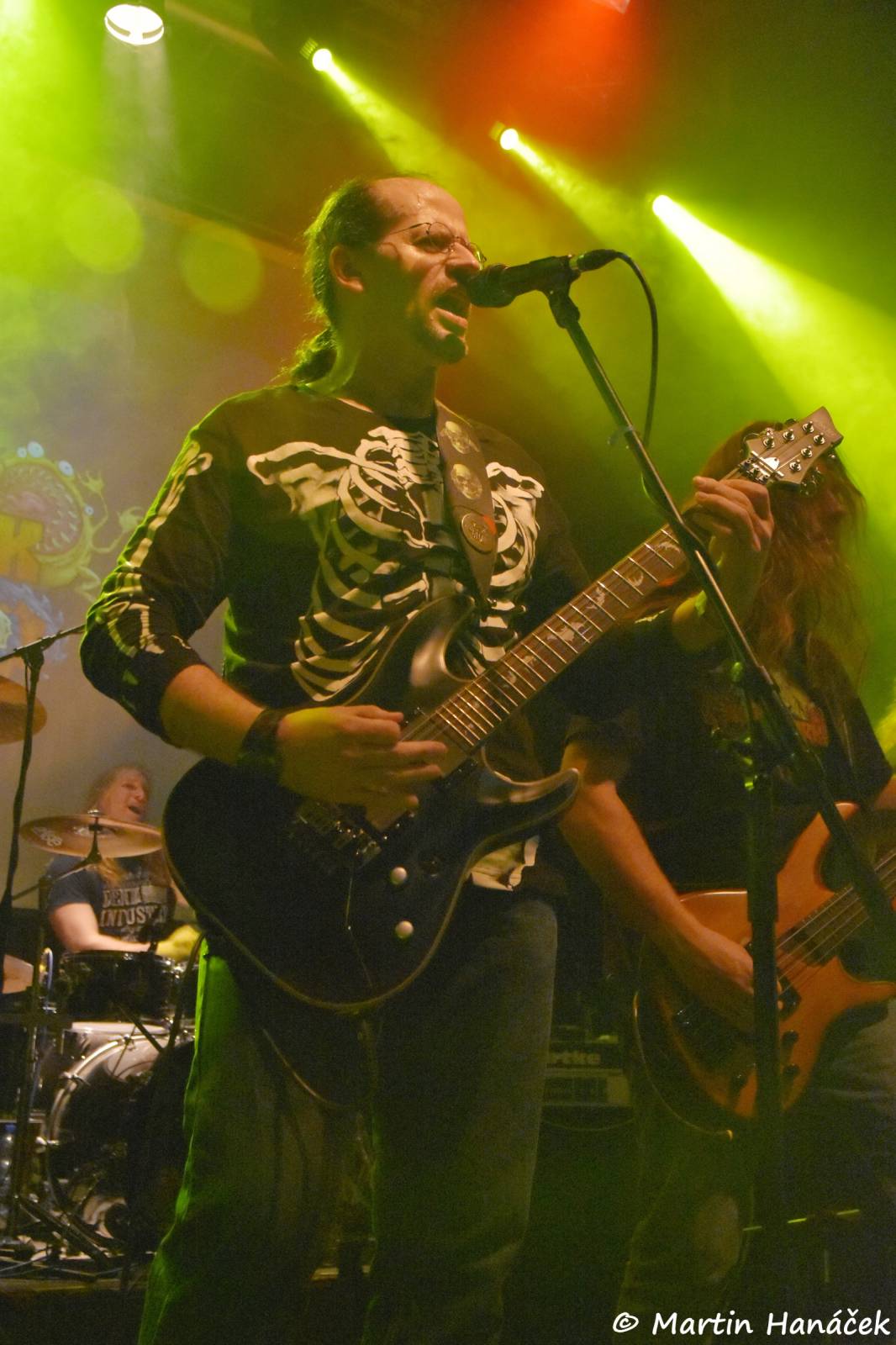 V Divadle Pod Lampou zněly ostré kytary, vystoupili Middledark a Search and Destroy