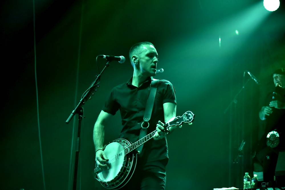 Punkeři Dropkick Murphys napumpovali vyprodanou Malou sportovní halu v Praze neuvěřitelnou energií