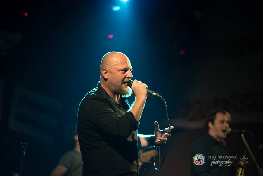 Skupina dobře vypadajících mužů Poletíme? přivedla fanoušky v Plzni do varu