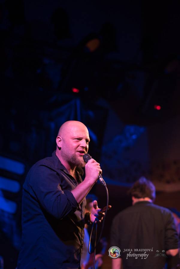 Skupina dobře vypadajících mužů Poletíme? přivedla fanoušky v Plzni do varu