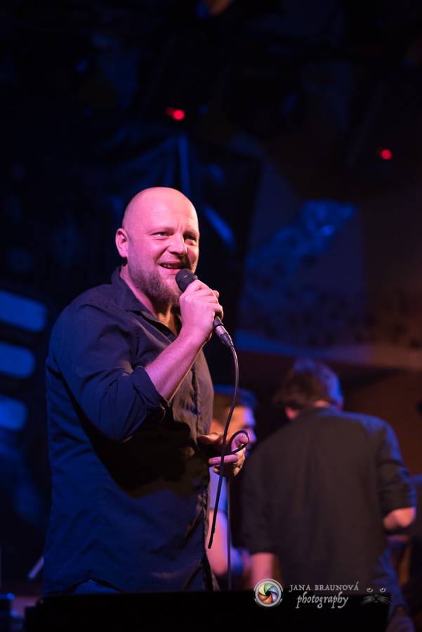 Skupina dobře vypadajících mužů Poletíme? přivedla fanoušky v Plzni do varu