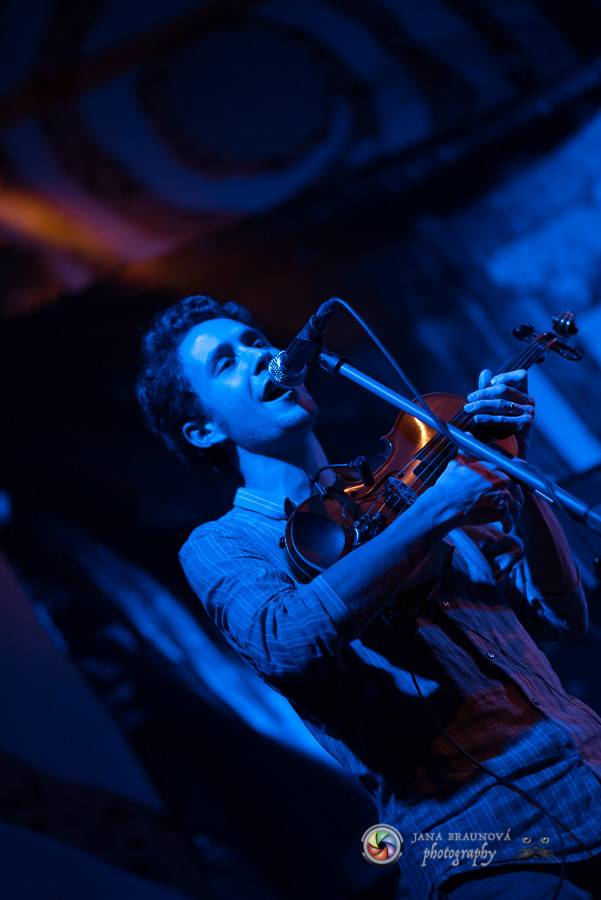 Skupina dobře vypadajících mužů Poletíme? přivedla fanoušky v Plzni do varu