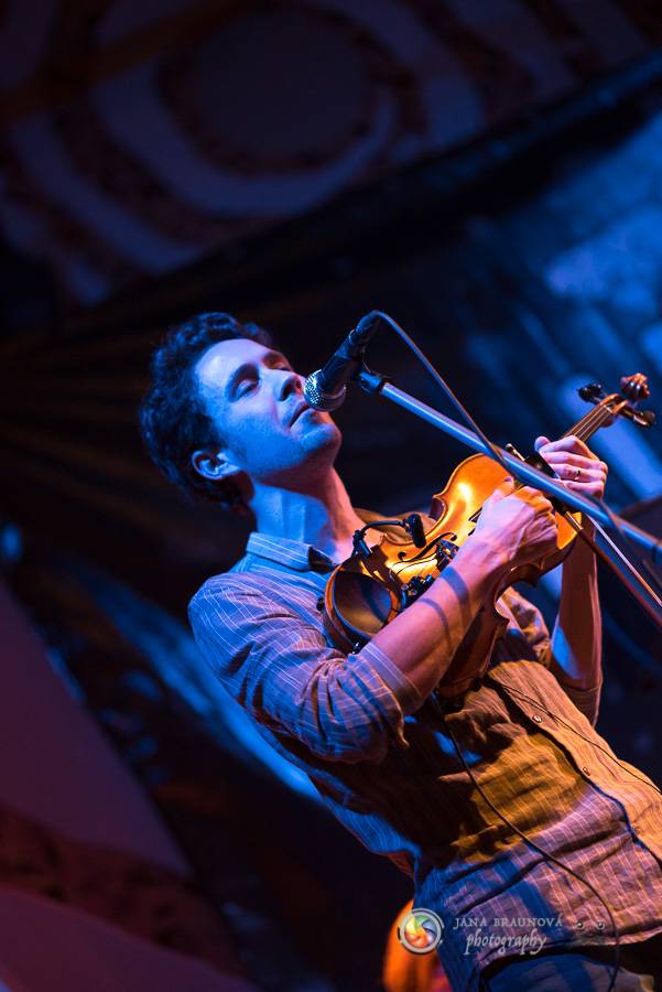 Skupina dobře vypadajících mužů Poletíme? přivedla fanoušky v Plzni do varu