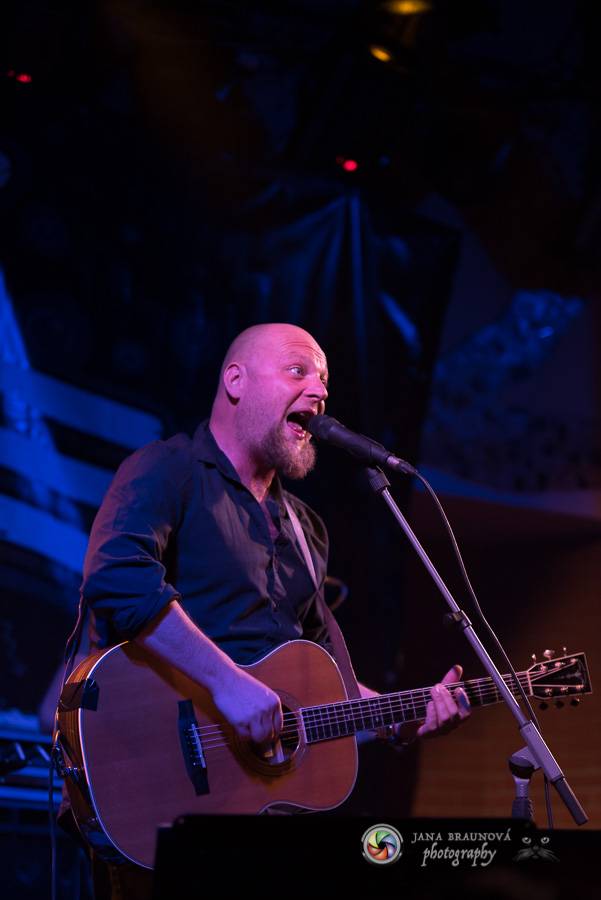 Skupina dobře vypadajících mužů Poletíme? přivedla fanoušky v Plzni do varu