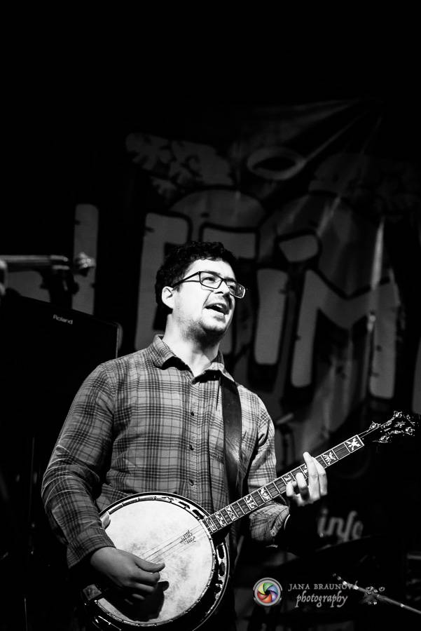 Skupina dobře vypadajících mužů Poletíme? přivedla fanoušky v Plzni do varu