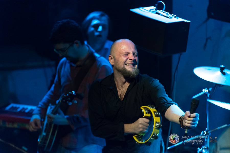 Skupina dobře vypadajících mužů Poletíme? přivedla fanoušky v Plzni do varu