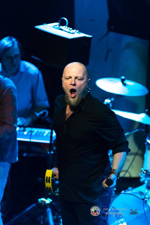 Skupina dobře vypadajících mužů Poletíme? přivedla fanoušky v Plzni do varu