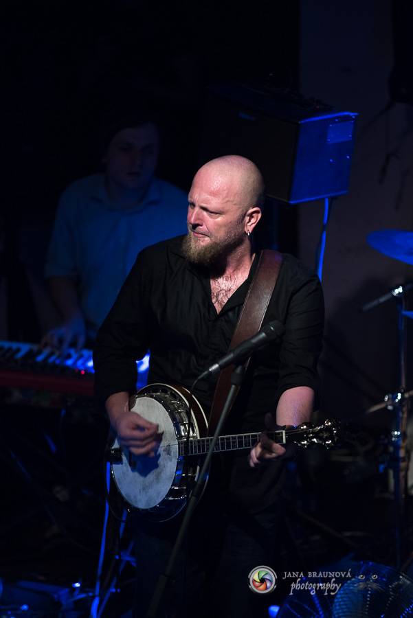 Skupina dobře vypadajících mužů Poletíme? přivedla fanoušky v Plzni do varu