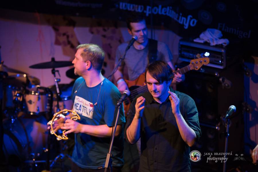 Skupina dobře vypadajících mužů Poletíme? přivedla fanoušky v Plzni do varu