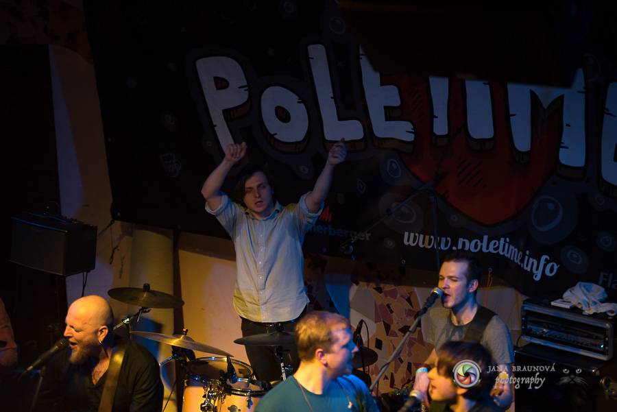 Skupina dobře vypadajících mužů Poletíme? přivedla fanoušky v Plzni do varu