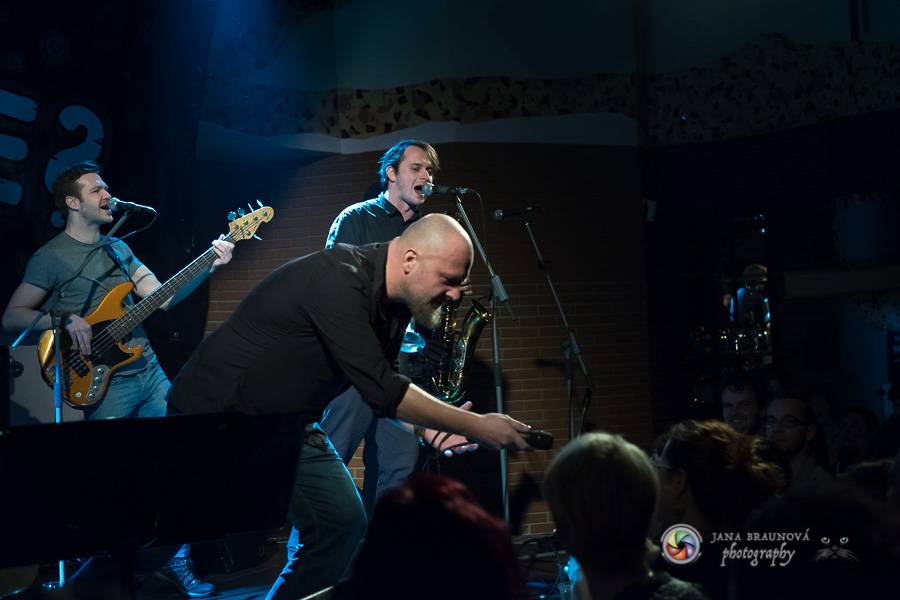 Skupina dobře vypadajících mužů Poletíme? přivedla fanoušky v Plzni do varu