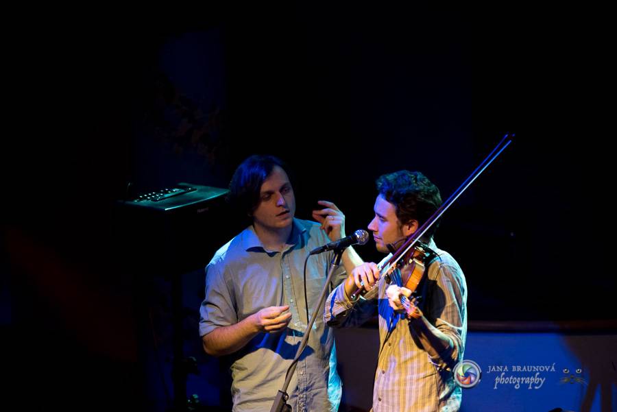 Skupina dobře vypadajících mužů Poletíme? přivedla fanoušky v Plzni do varu