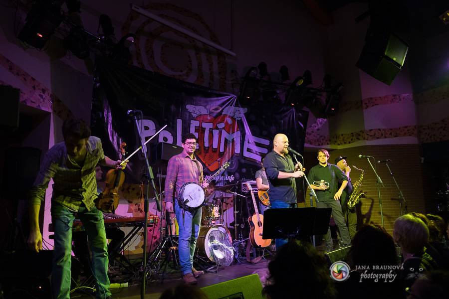 Skupina dobře vypadajících mužů Poletíme? přivedla fanoušky v Plzni do varu