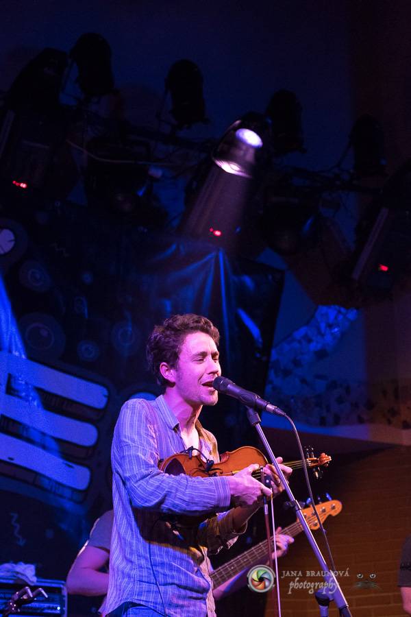 Skupina dobře vypadajících mužů Poletíme? přivedla fanoušky v Plzni do varu