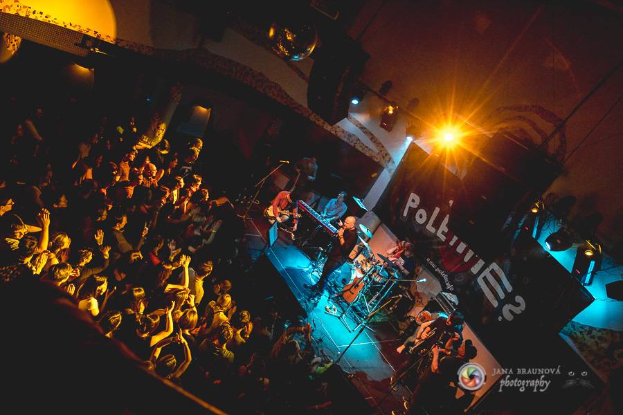 Skupina dobře vypadajících mužů Poletíme? přivedla fanoušky v Plzni do varu