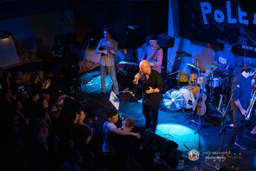 Skupina dobře vypadajících mužů Poletíme? přivedla fanoušky v Plzni do varu