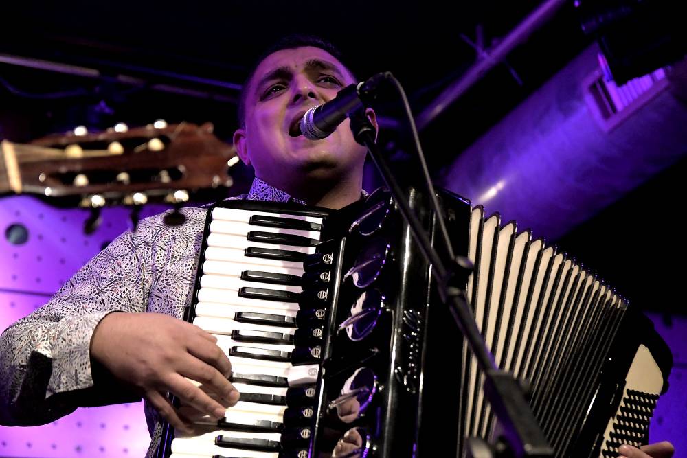 Terne Čhave rozjeli cikánský mejdan. V Jazz Docku předvedli svůj rom'n'roll