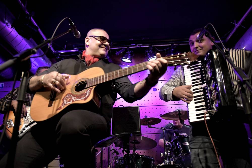 Terne Čhave rozjeli cikánský mejdan. V Jazz Docku předvedli svůj rom'n'roll