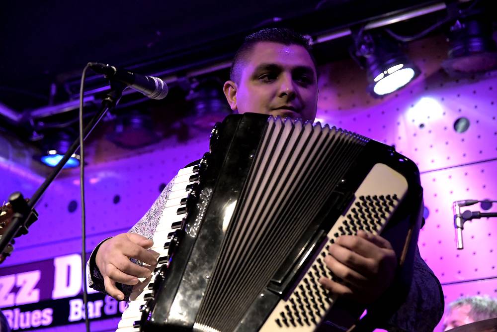 Terne Čhave rozjeli cikánský mejdan. V Jazz Docku předvedli svůj rom'n'roll