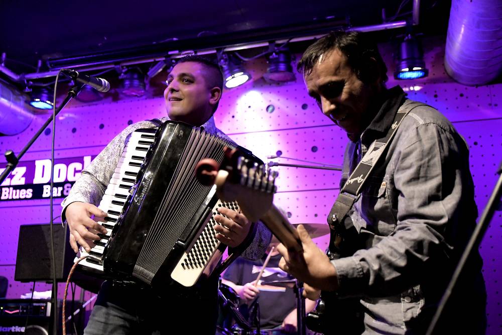 Terne Čhave rozjeli cikánský mejdan. V Jazz Docku předvedli svůj rom'n'roll