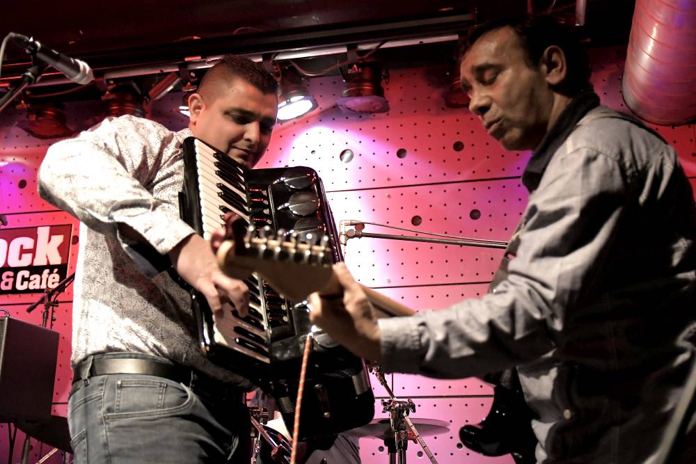 Terne Čhave rozjeli cikánský mejdan. V Jazz Docku předvedli svůj rom'n'roll