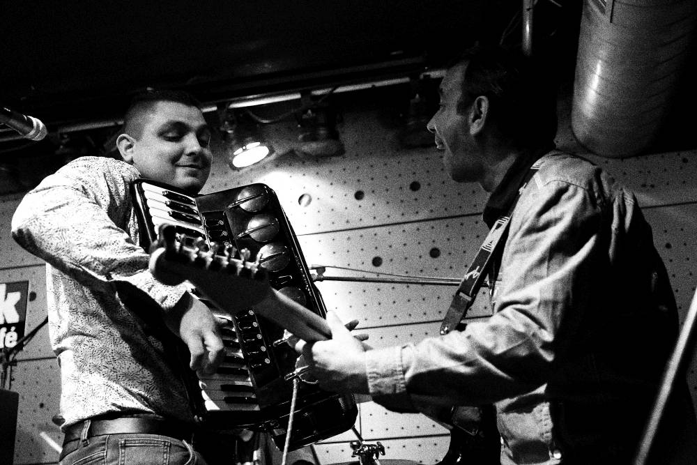 Terne Čhave rozjeli cikánský mejdan. V Jazz Docku předvedli svůj rom'n'roll