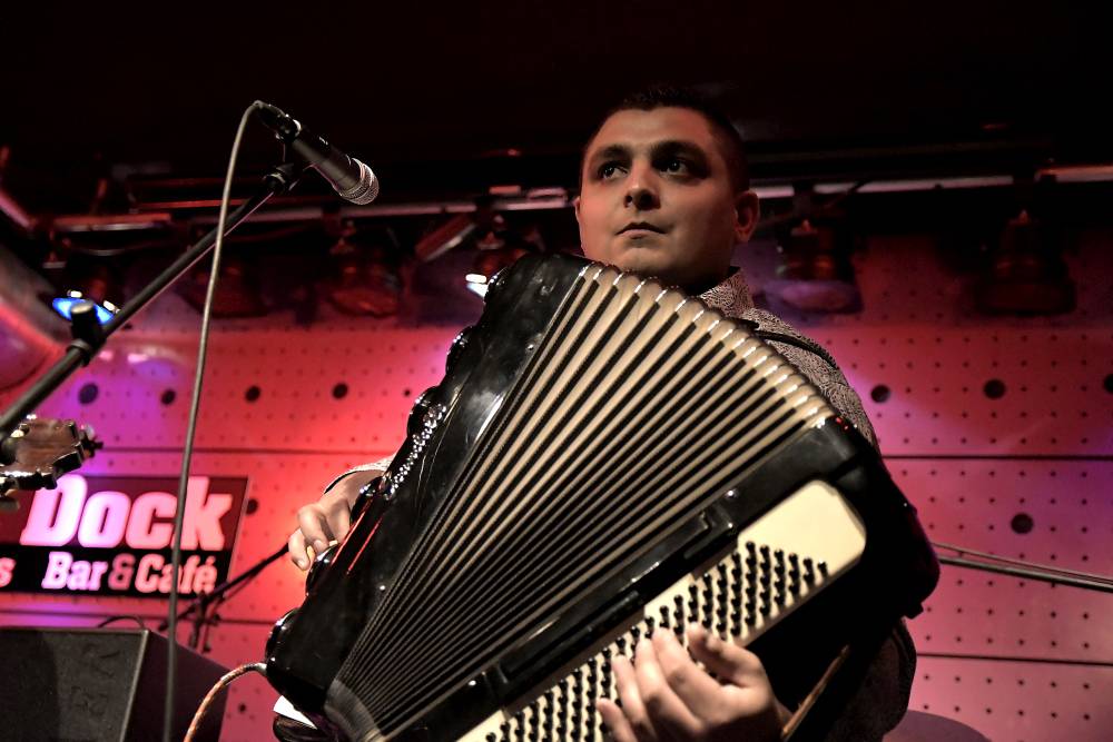 Terne Čhave rozjeli cikánský mejdan. V Jazz Docku předvedli svůj rom'n'roll