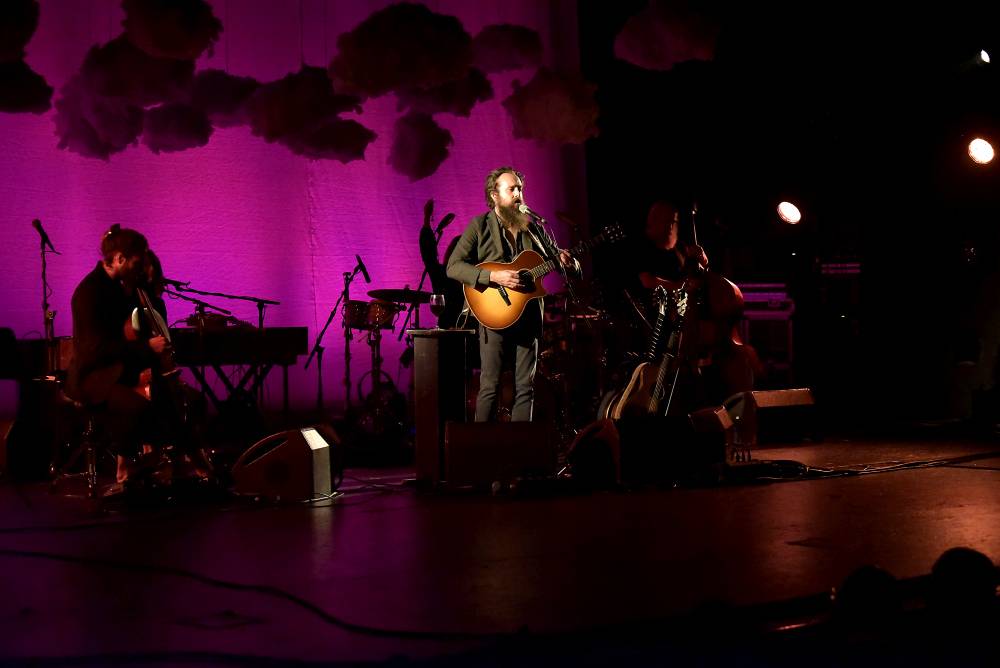 Iron & Wine dobyl Divadlo Hybernia hned napoprvé