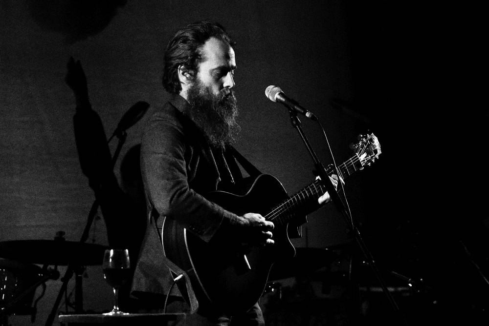 Iron & Wine dobyl Divadlo Hybernia hned napoprvé