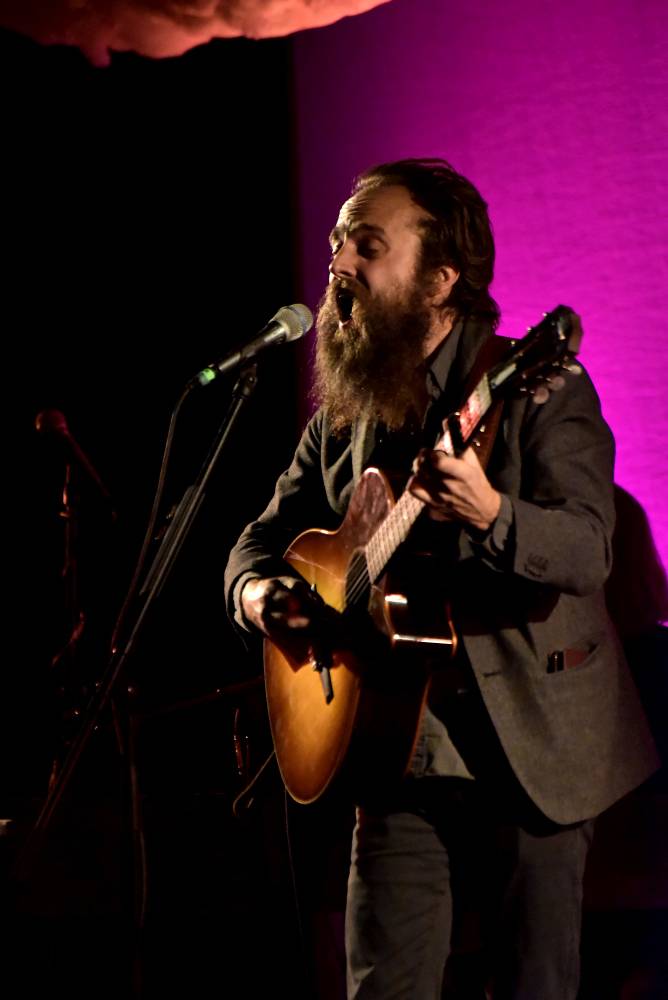 Iron & Wine dobyl Divadlo Hybernia hned napoprvé