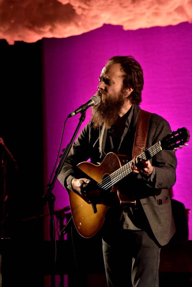 Iron & Wine dobyl Divadlo Hybernia hned napoprvé