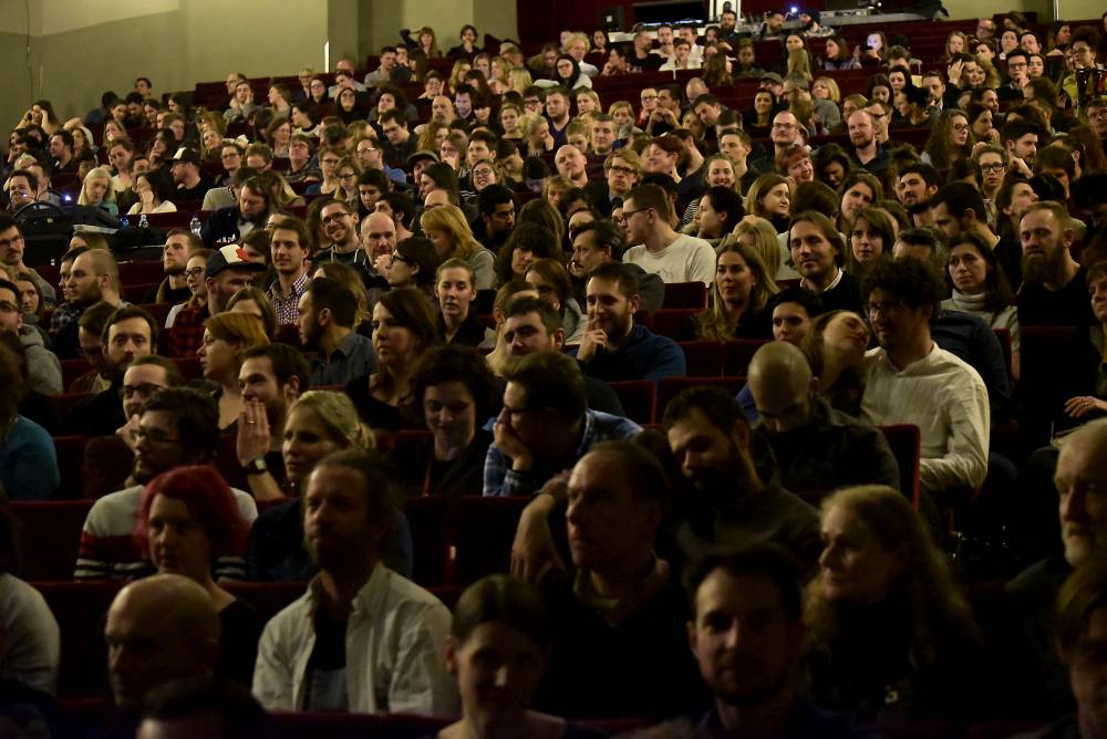 Iron & Wine dobyl Divadlo Hybernia hned napoprvé