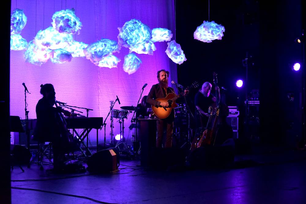 Iron & Wine dobyl Divadlo Hybernia hned napoprvé