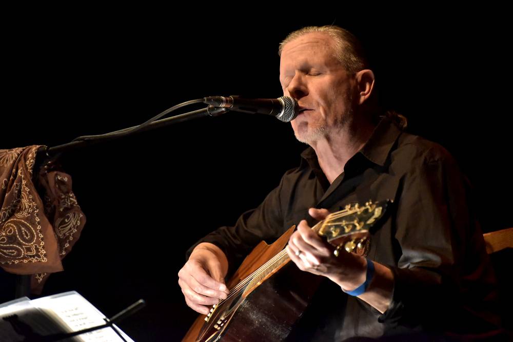 Michael Gira v Praze dokázal, že po konci Swans má i sólově co nabídnout